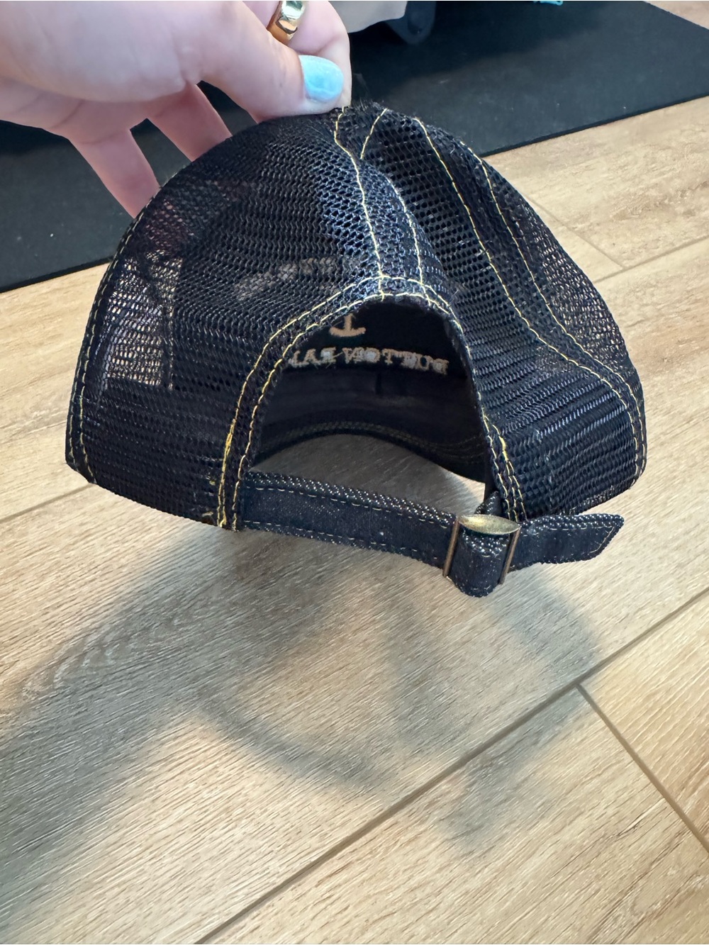 Yellowstone Dutton Ranch black mesh trucker hat One Size - Picture 4 of 7